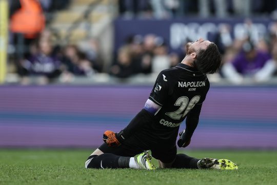 Anderlechts Torwart Colin Cooselans feiert den Sieg seiner Mannschaft