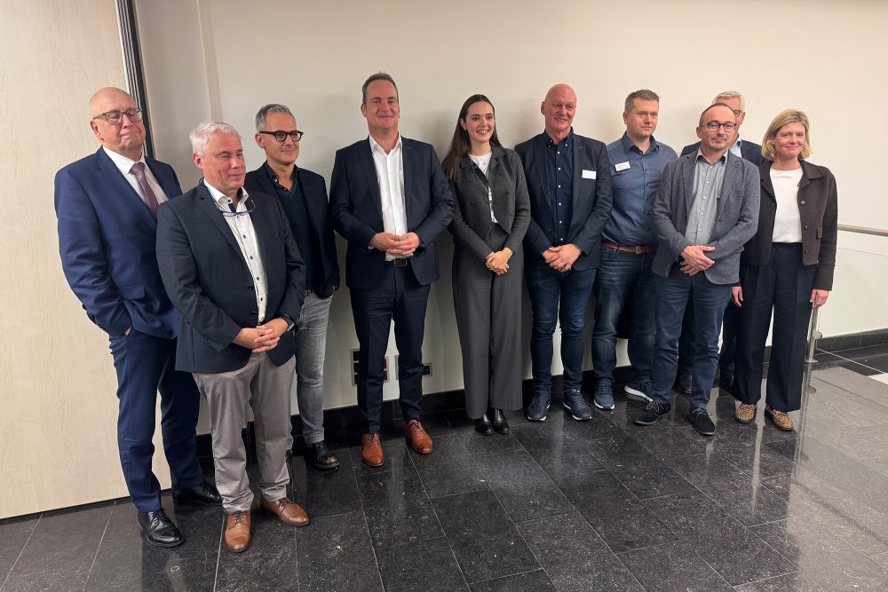 "Familienfoto" nach dem Arbeitstreffen mit Ministerin Simonet