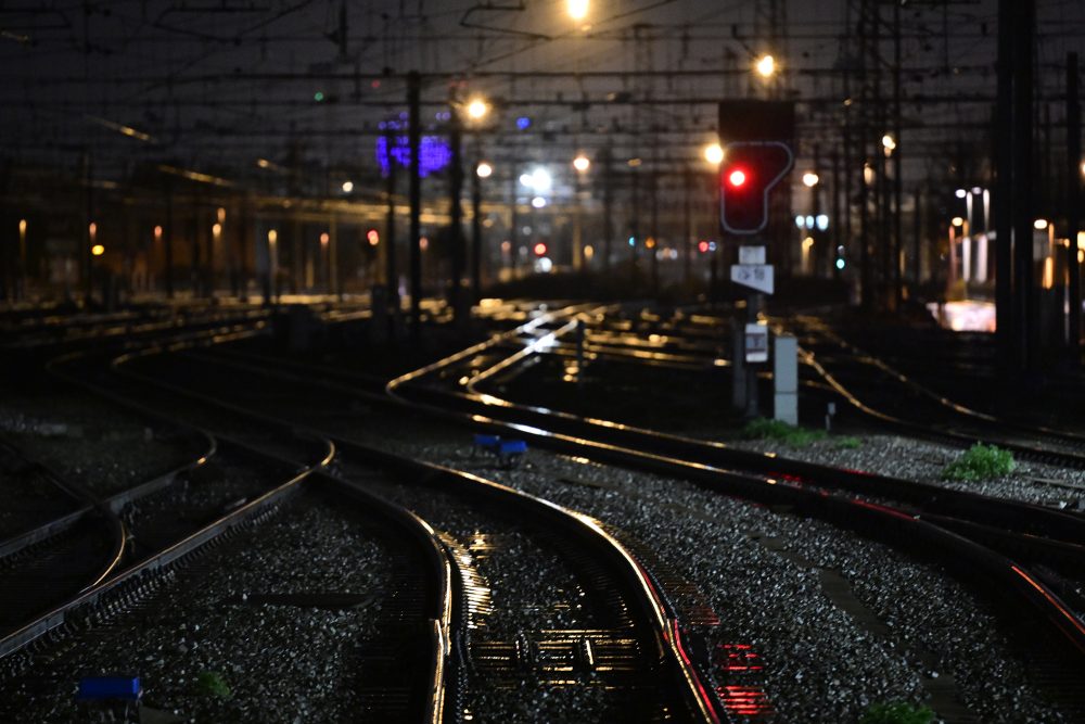 Leere Bahngleise am Brüsseler Südbahnhof am 24. November 2025