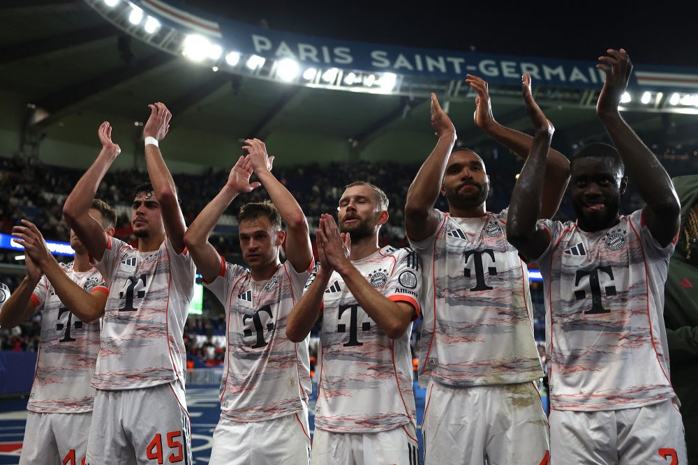 Spieler des FC Bayern München feiern ihren Sieg gegen PSG