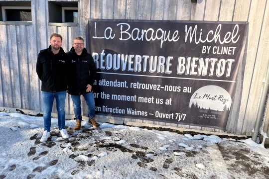 Nicolas und Christophe Clinet vor dem Gasthaus