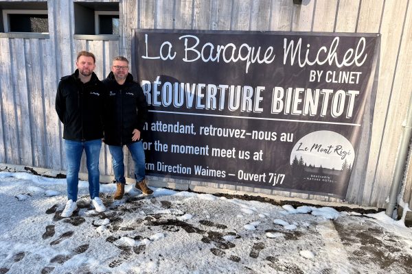Nicolas und Christophe Clinet vor dem Gasthaus