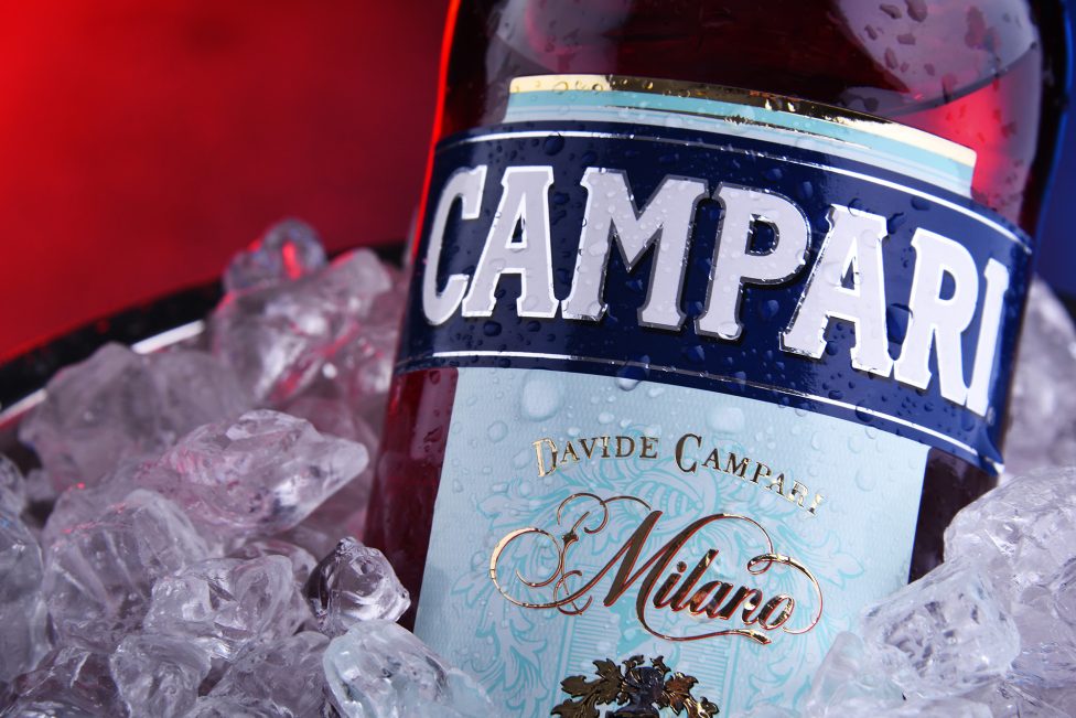 Flasche Campari auf Eis