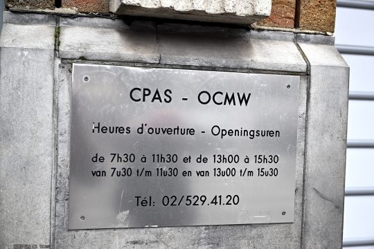 Schild des Öffentlichen Sozialhilfezentrums in Anderlecht