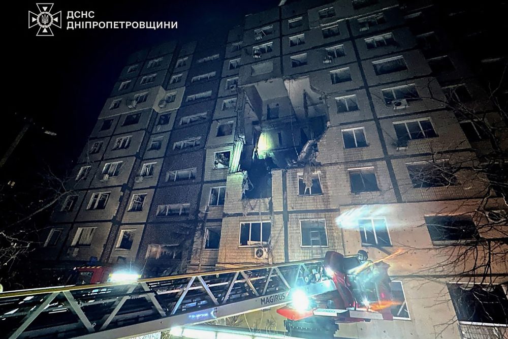 Stark zerstörtes Wohnhaus in der ukrainischen Industriestadt Dnipro