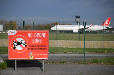 "Keine Drohnen"-Schild am Brüsseler Flughafen