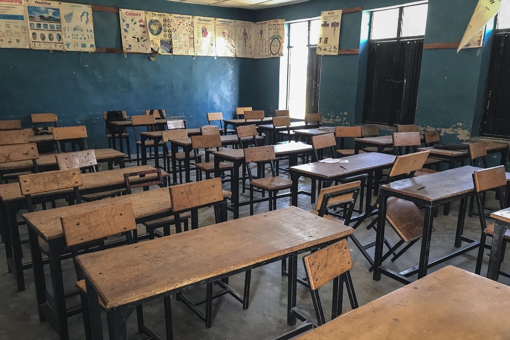 Leeres Klassenzimmer in einer Schule in Nigeria