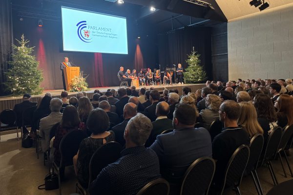 Büllingens Bürgermeister Rainer Stoffels begrüßte die rund 150 Gäste im Saal "Jaspesch"