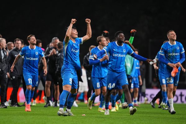 Spieler von Racing Genk feiern den Sieg über Braga in der Europa League