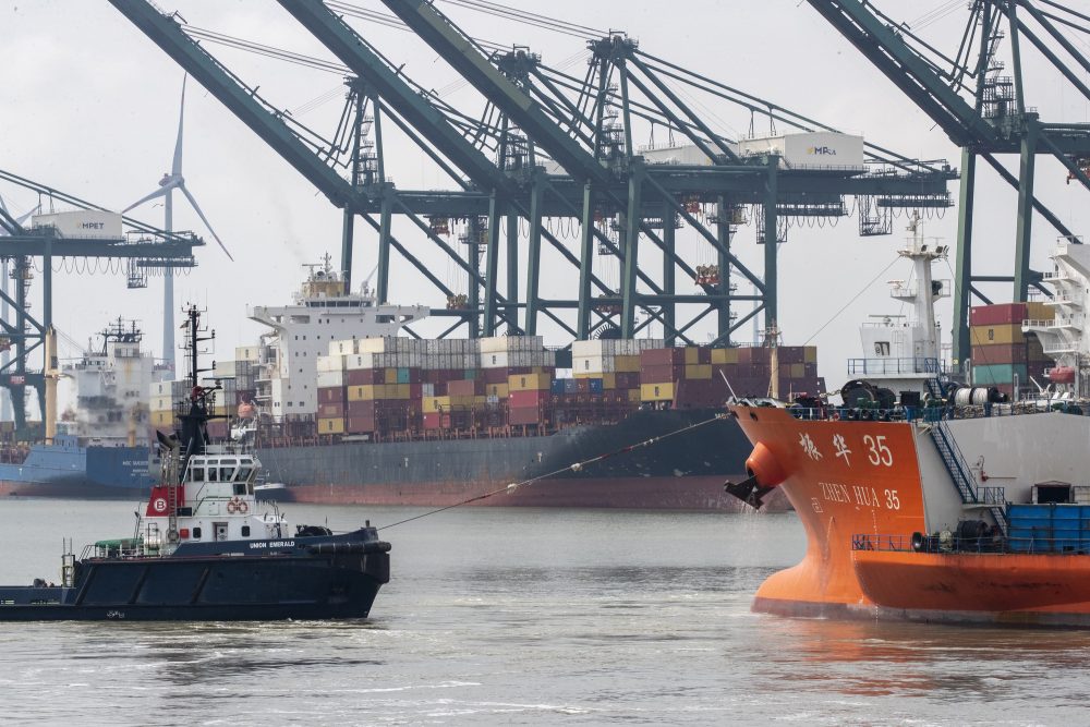 Schiffe im Hafen von Antwerpen