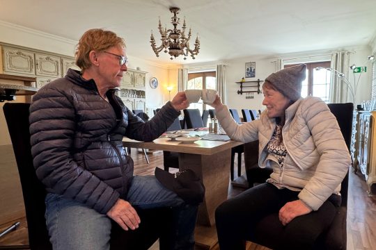 Louis Rorsvort und Josianne Loyens beim Kaffee-Plausch