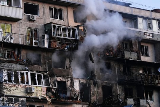 Zerstörte Gebäude in Kiew nach erneuten russischen Angriffen