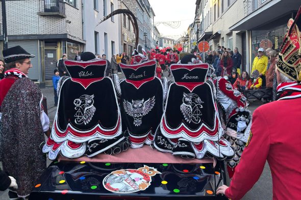Prinz Liam I. mit den Pagen Joana und Chloé im Prinzenauto
