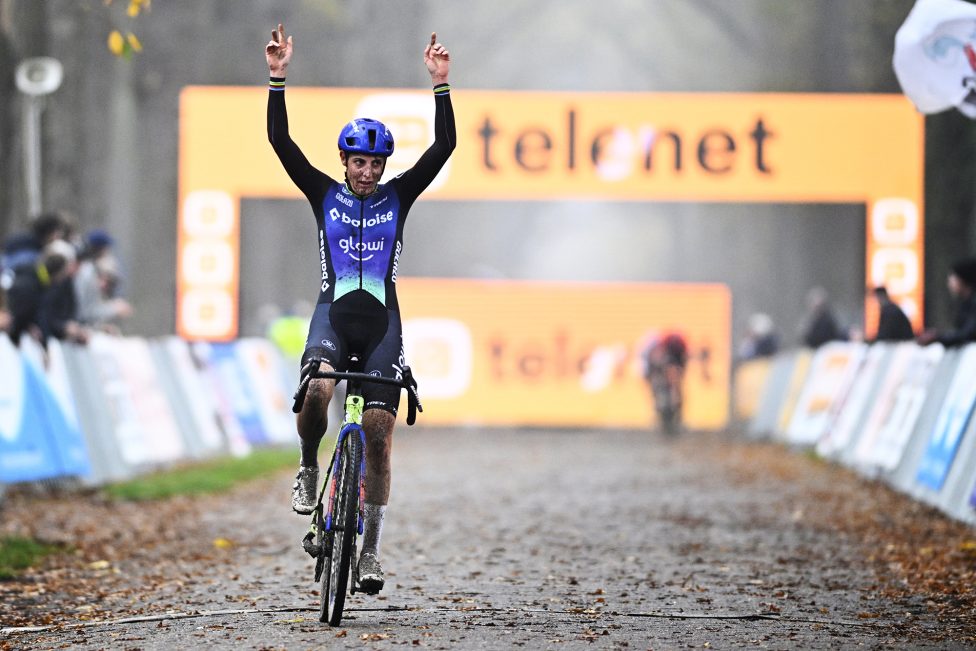 Lucinda Brand gewinnt das Radcrossrennen in Merksplas