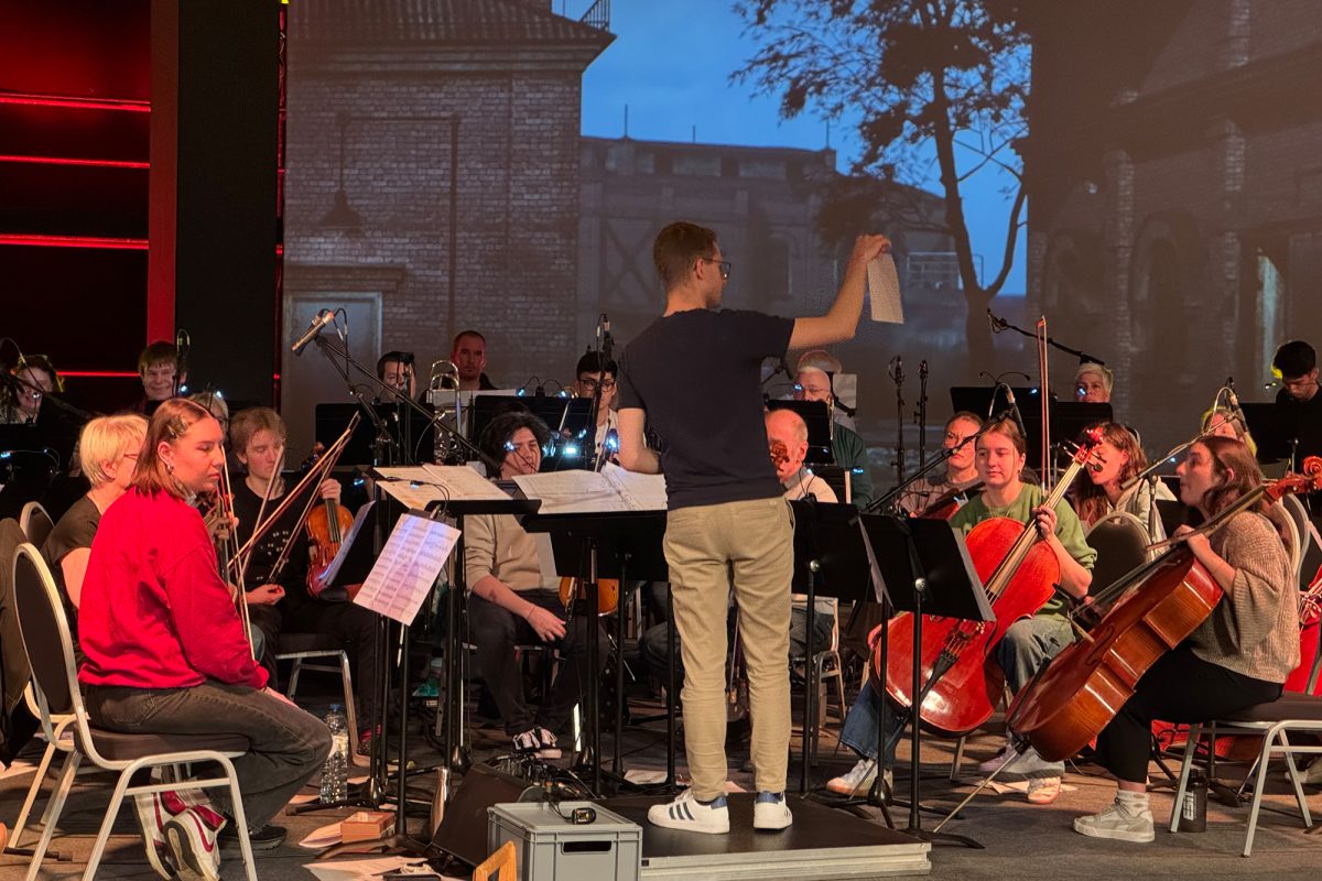 Die letzten Proben für das Musical "Minerva": Simen Van Meensel mit einem Orchester