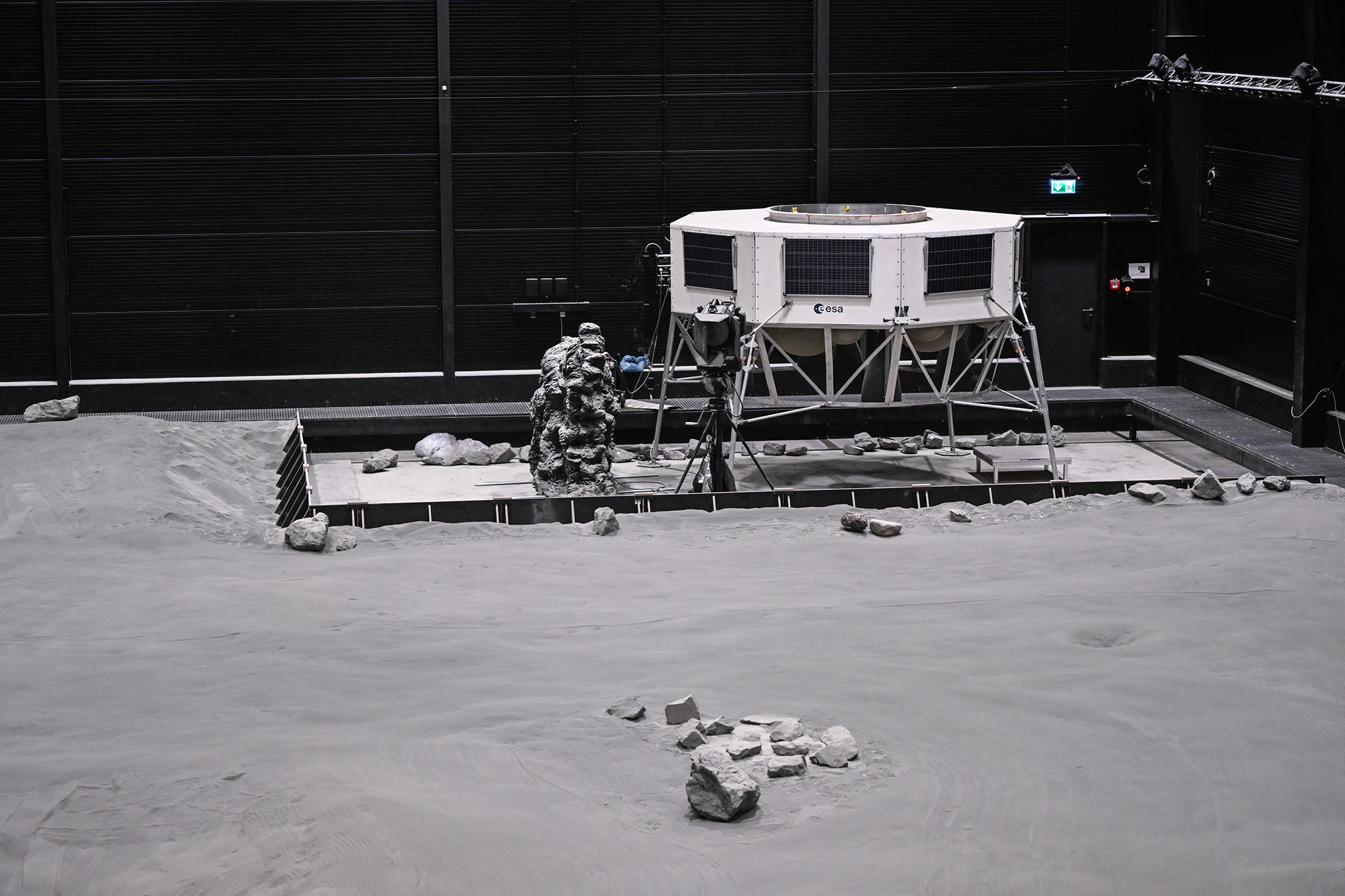 Argonaut-Europa-plant-seine-Landung-auf-dem-Mond