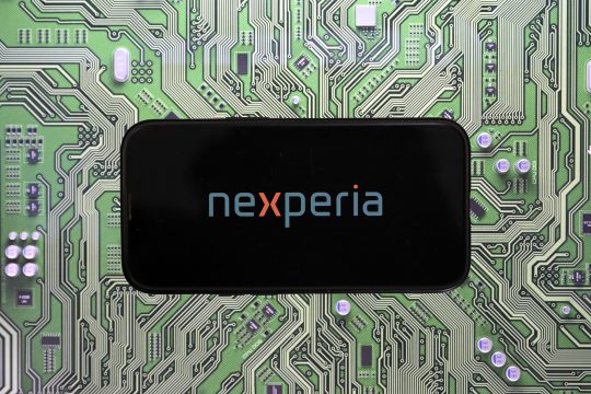 Logo Nexperia auf Smartphone