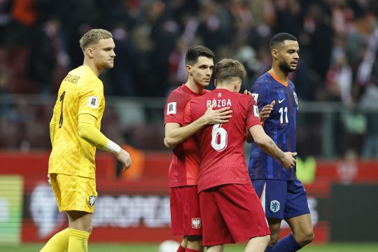 Niederländische und polnische Spieler beim WM-Qualifikationsspiel am 14. November