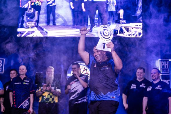 Jermaine Wattimena bei der Ostbelgien Darts Show 2025