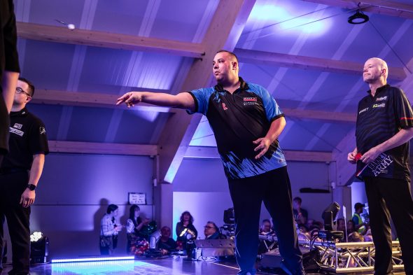 Jermaine Wattimena im Match gegen Raymond van Barneveld