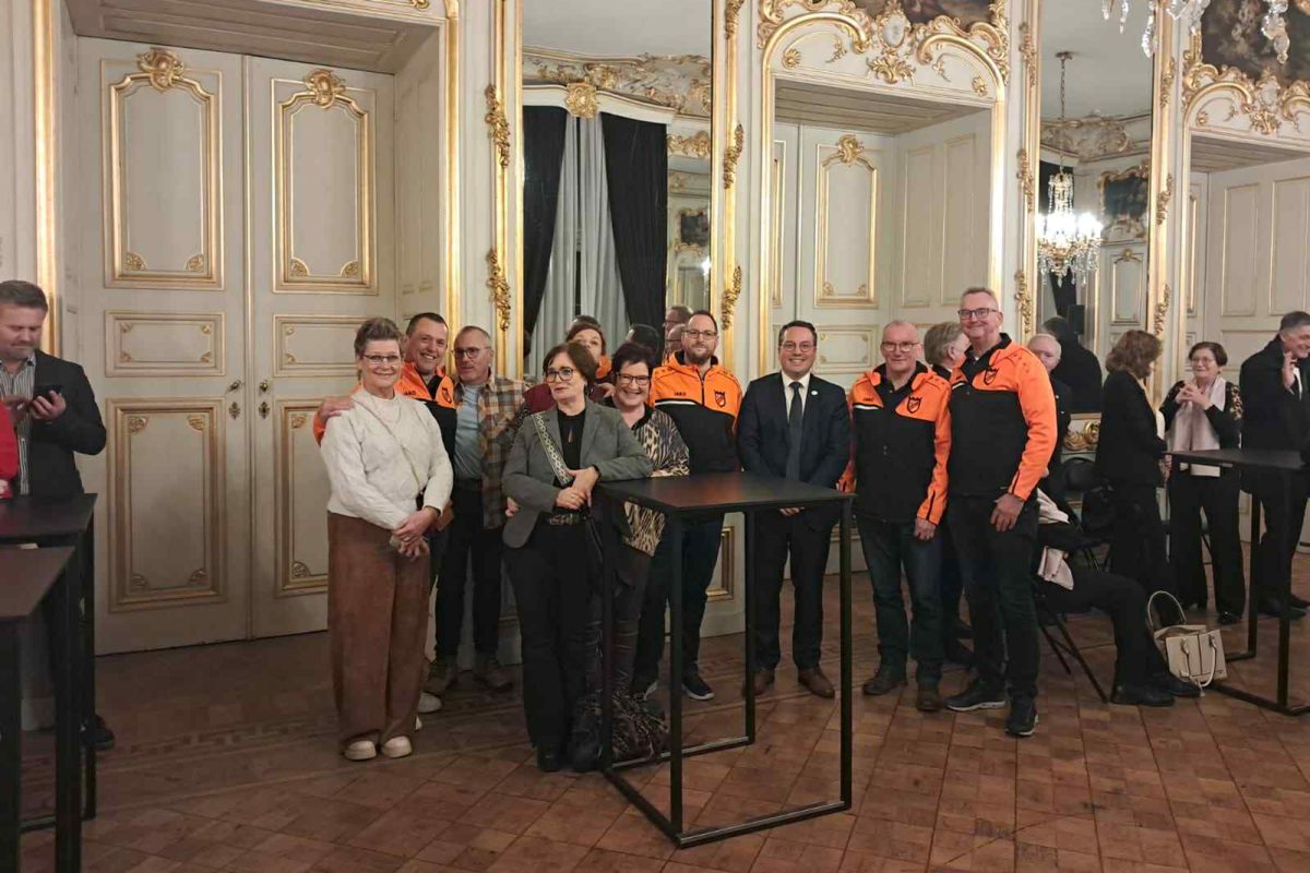 Der FC Tanja darf sich jetzt "königlich" nennen und wird RFC Tanja - Zeremonie im Provinzpalast in Lüttich