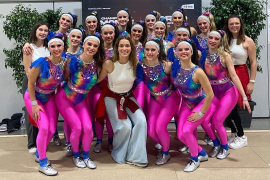 Die Hot Shoes posieren für ein Gruppenbild