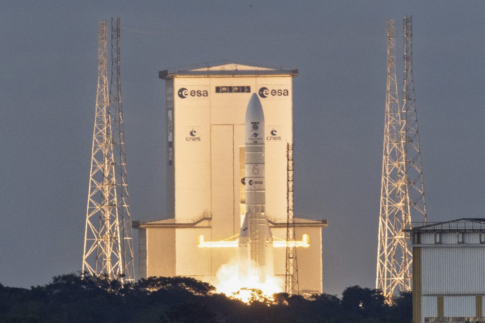 Start der Ariane Trägerrakete mit dem Sentinel 1-D