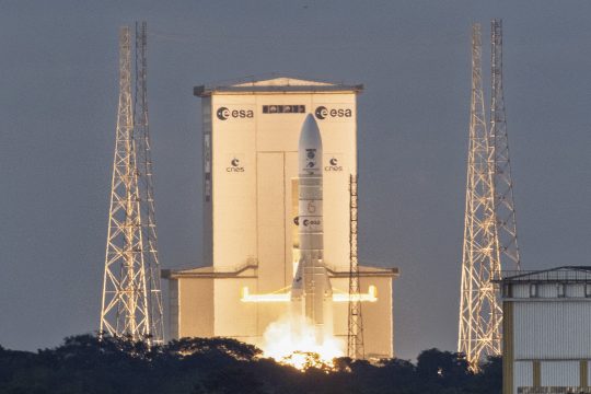 Start der Ariane Trägerrakete mit dem Sentinel 1-D
