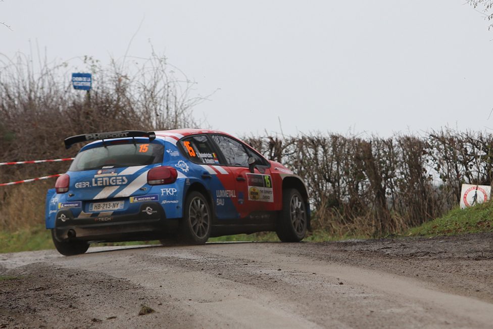 Tom Heindrichs und Jonas Schmitz führen bei der Spa-Rallye
