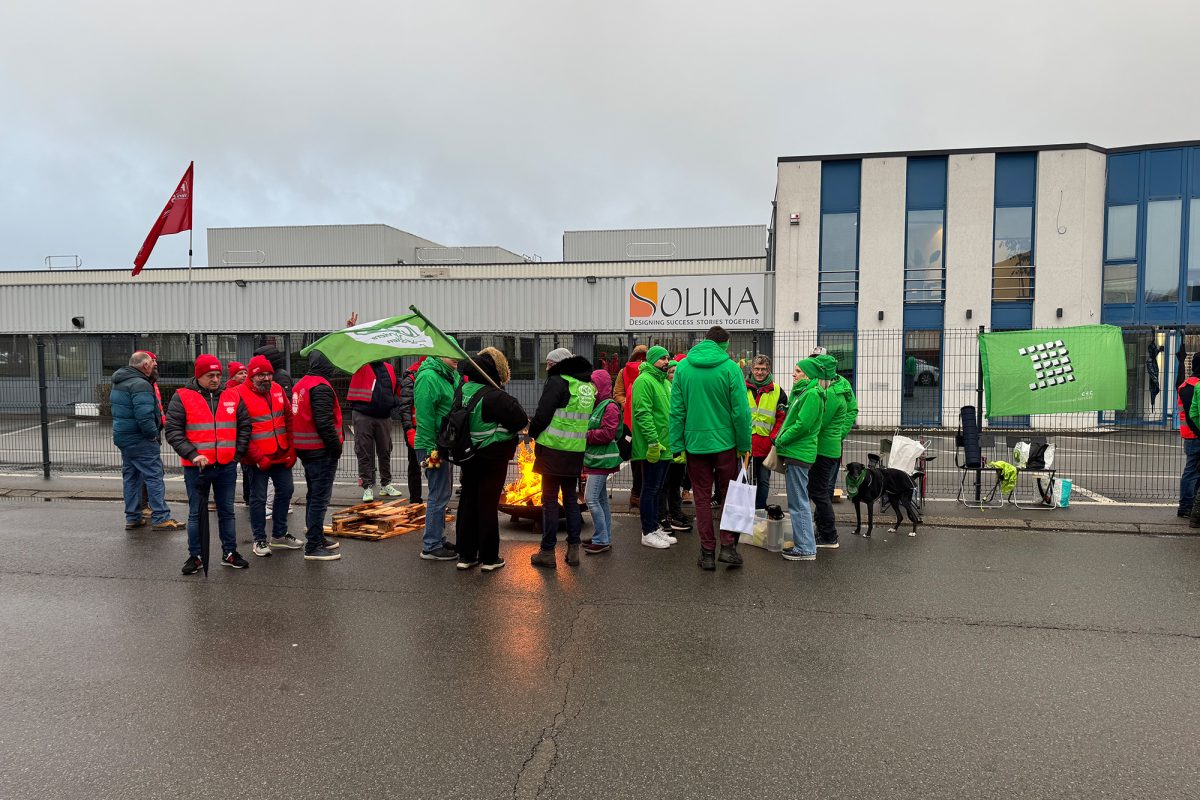 Streikposten vor dem Unternehmen Solina