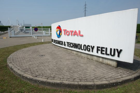 Werksschild TotalEnergies in Feluy