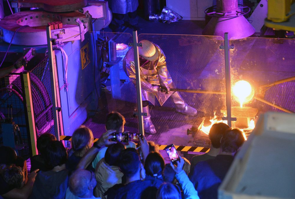 Experimente während der Wissenschaftsnacht an der RWTH Aachen