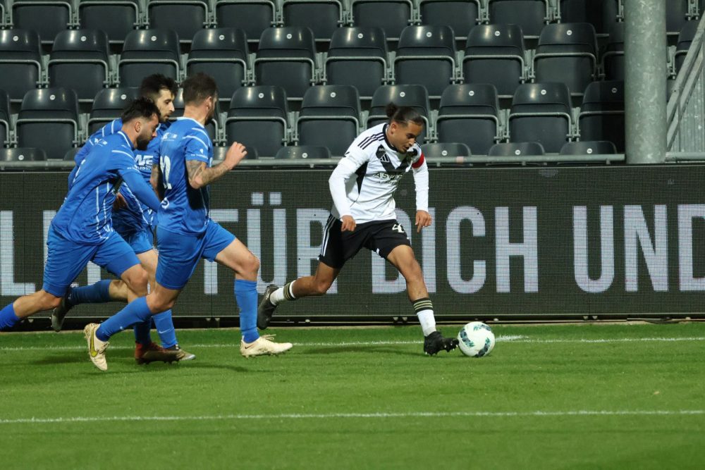 Spieler der AS und des FC Eupen in Aktion