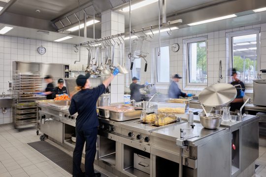 Großküche bei laufendem Betrieb