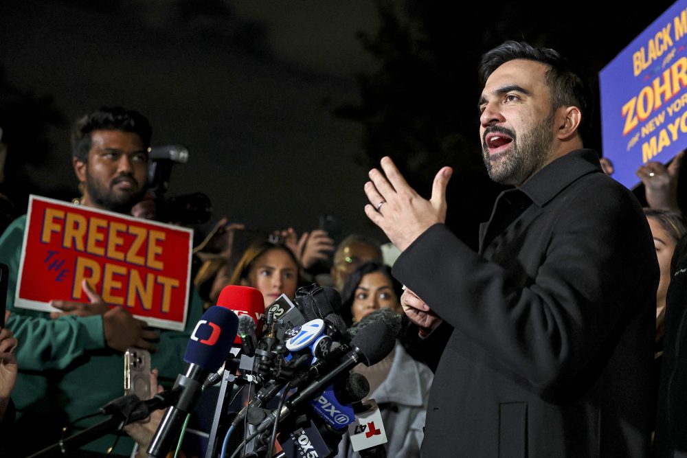 New Yorks Bürgermeisterkandidat Zohran Mamdani vor Reportern