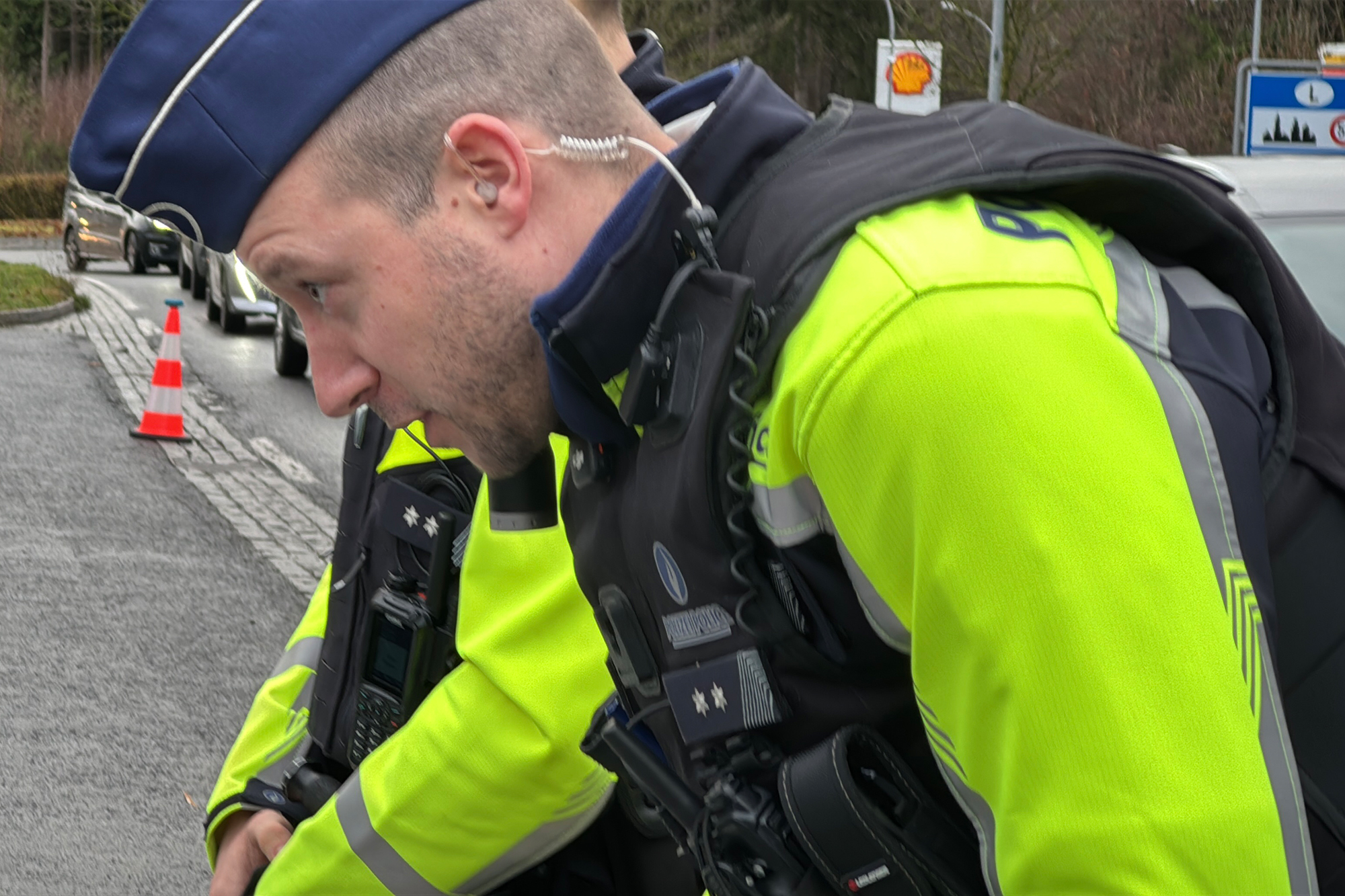 30-Jahre-BOB-Kampagne-Polizeizone-Eifel-bergibt-ganz-besonderen-goldenen-Bob-Anh-nger