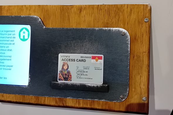 Ausweispapiere in der Ausstellung "Welcome in Beldavia" in Brüssel