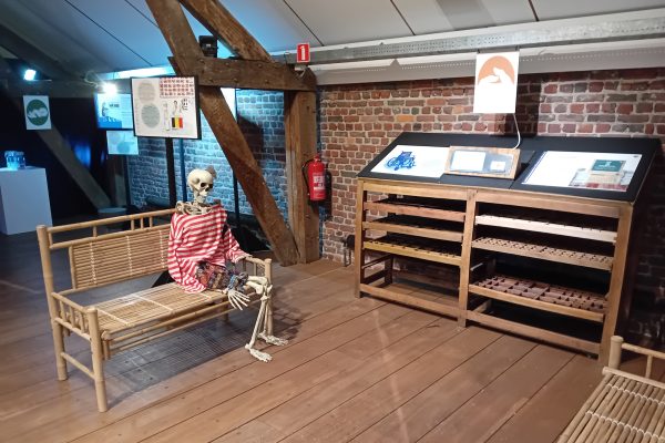 Verwaltung in der Ausstellung "Welcome in Beldavia" in Brüssel