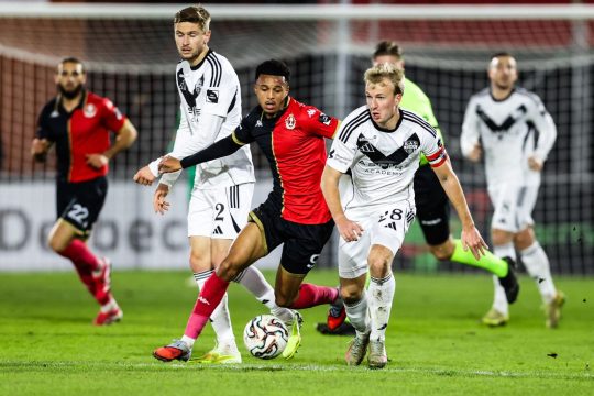 Spieler beim Fußballspiel zwischen Seraing und Eupen