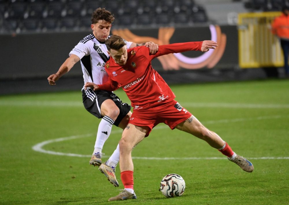 Zweikampf zwischen Mark Müller und Mathieu Cachbach