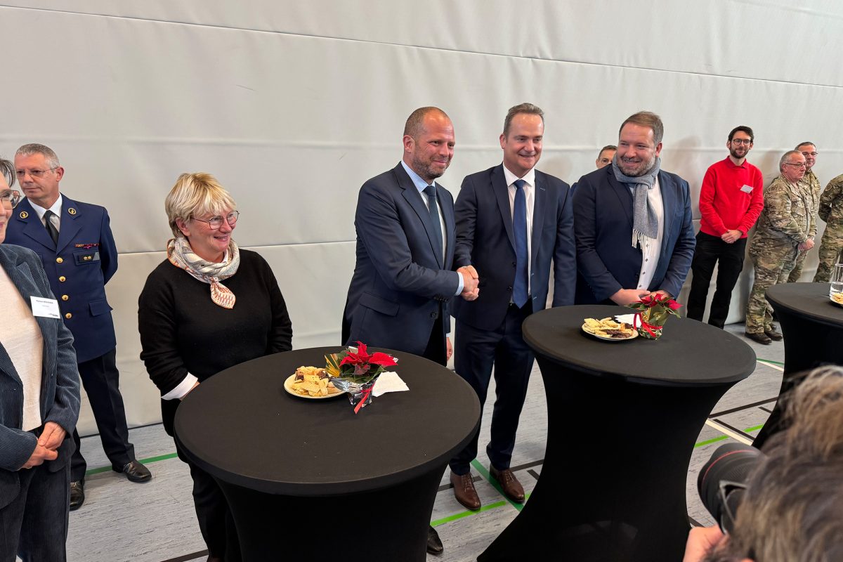 Parlamentspräsidentin Patricia Creutz-Vilvoye, Verteidigungsminister Theo Francken, Ministerpräsident Oliver Paasch und Eupens Bürgermeister Thomas Lennertz