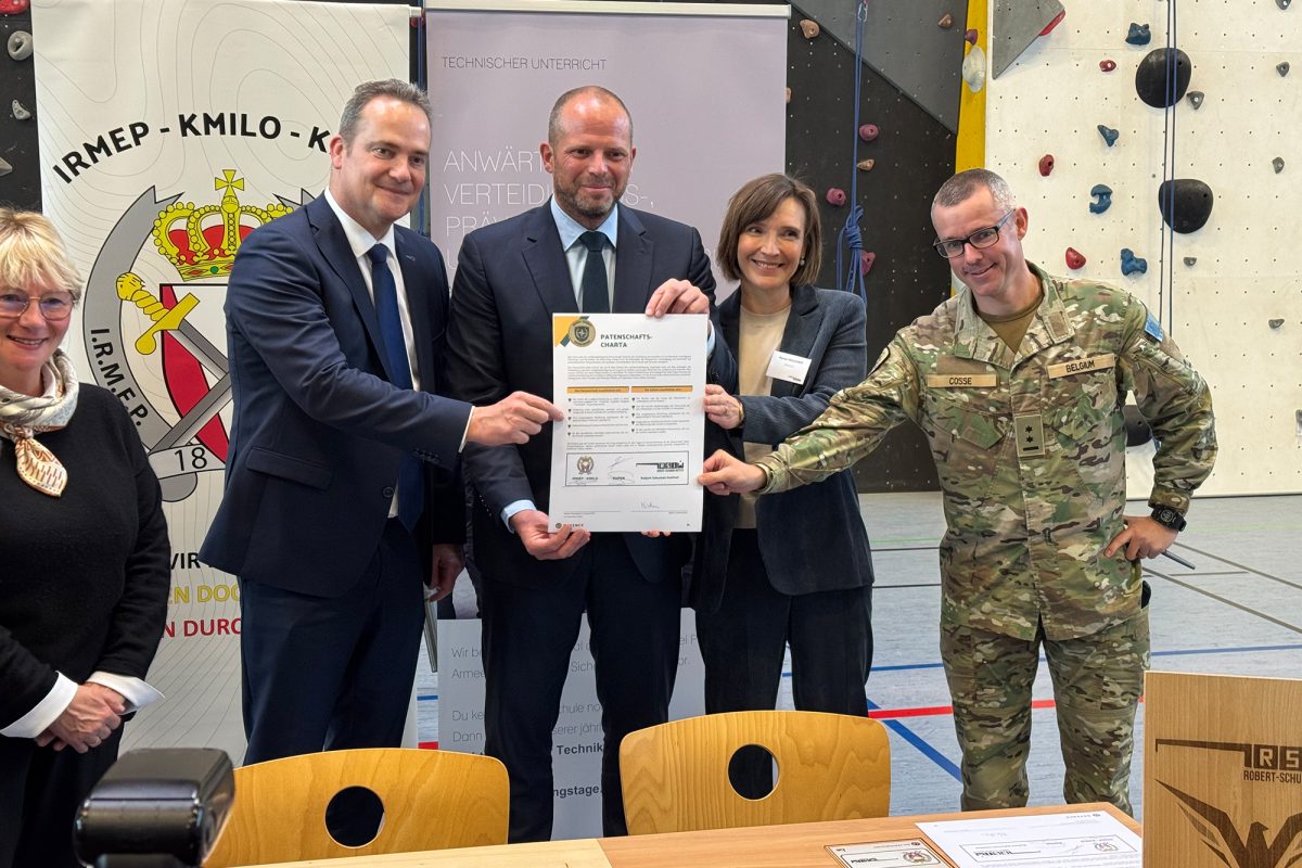 Unterzeichnung der Charta