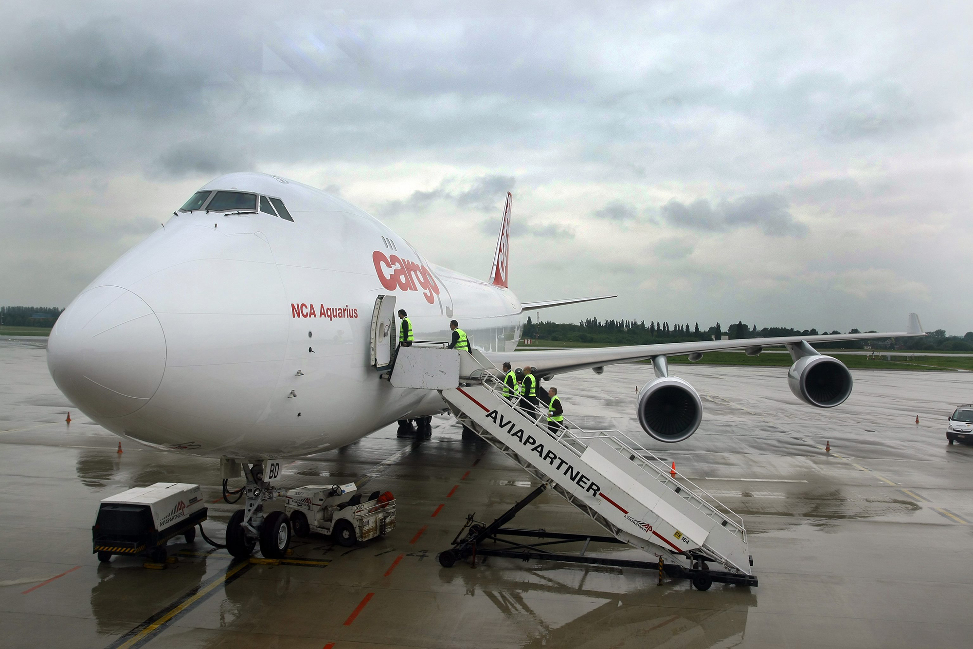 Frachtflieger-l-sst-Kerosin-ber-Airport-Bierset-ab