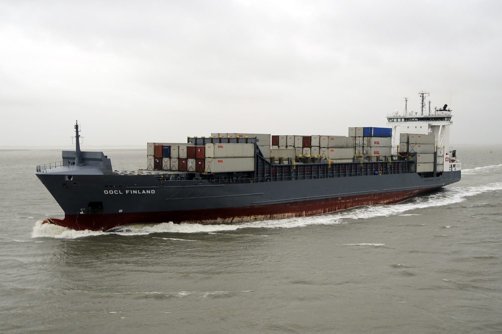 Container-Frachtschiff auf der Nordsee