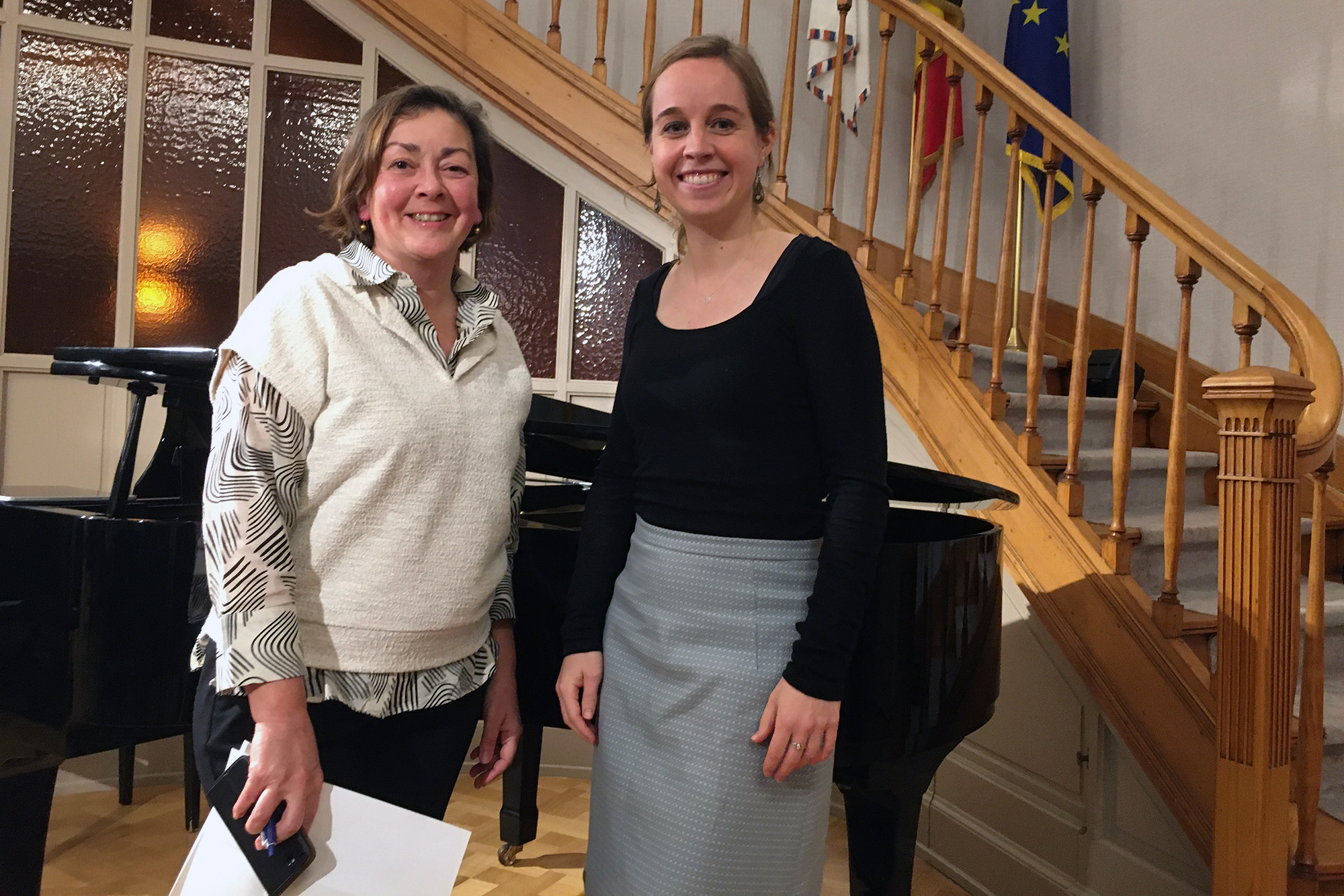 Die Mitarberiterinnen der DG-Vertretung in Brüssel, Janina Vomberg und Fatma Girretz