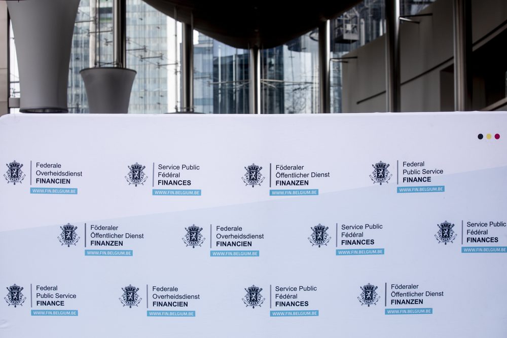 Logo des Finanzministeriums in den drei Landessprachen