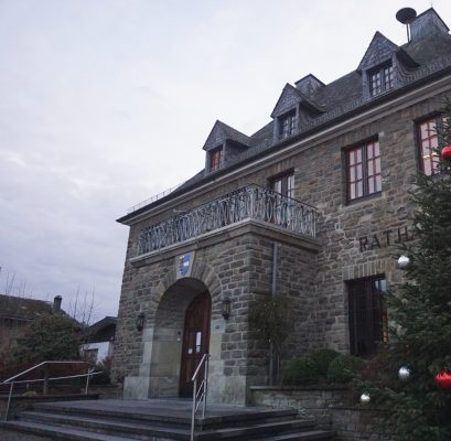 Gemeindehaus Amel kurz vor Weihnachten