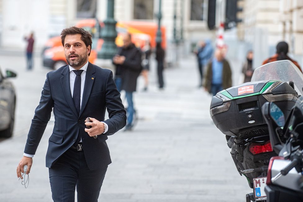 Georges-Louis Bouchez trifft zu einem Meeting ein