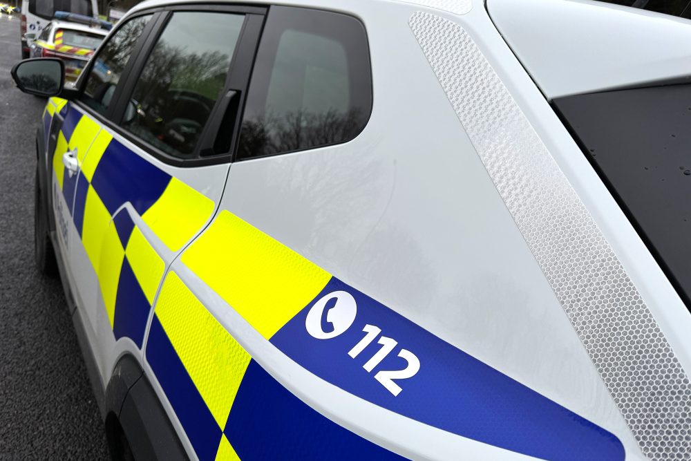 112 auf einem Fahrzeug der Polizeizone Eifel