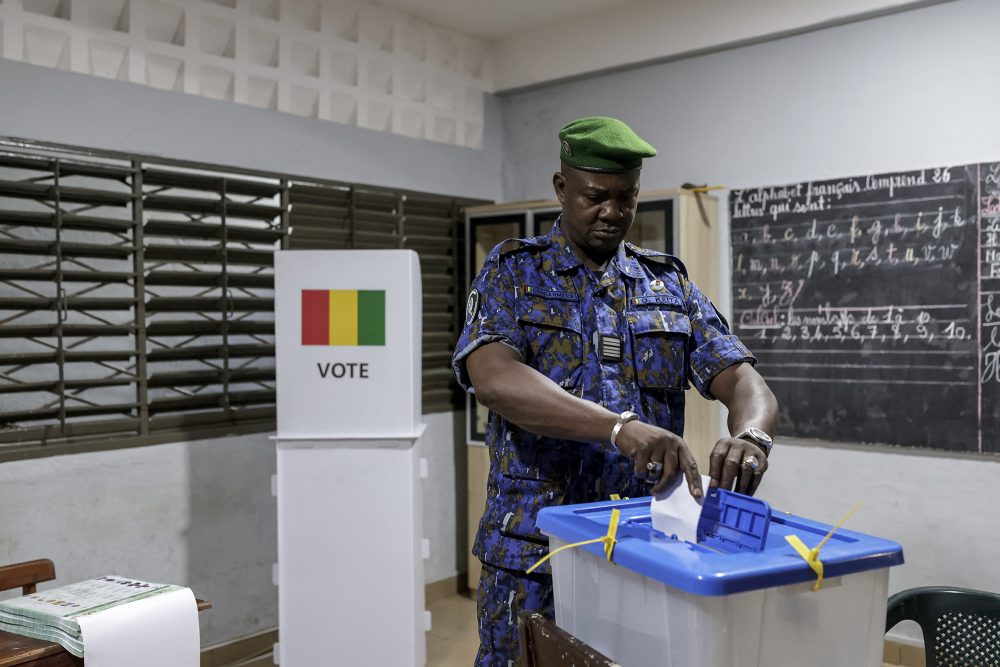 Stimmabgabe in einem Wahllokal in Guinea